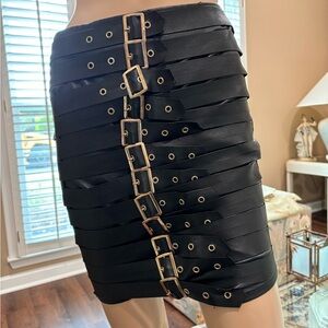 ADORABLE & SEXY LITTLE BLACK SKIRT IN EXCELLENT CONDITION